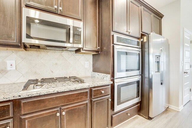 Building Photo - 3204 Alhambra Cir