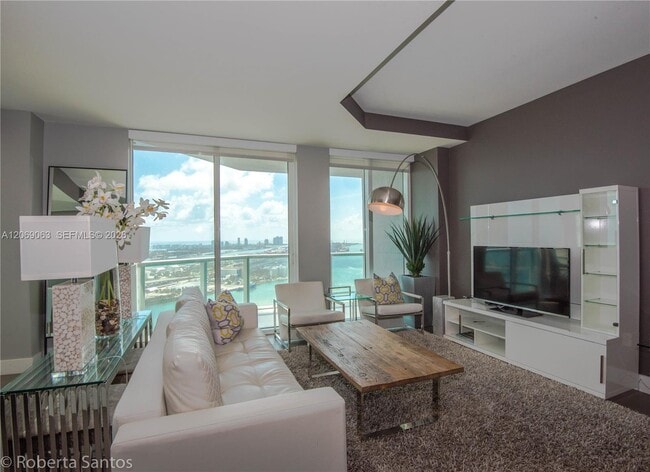 Foto del edificio - 244 Biscayne Blvd