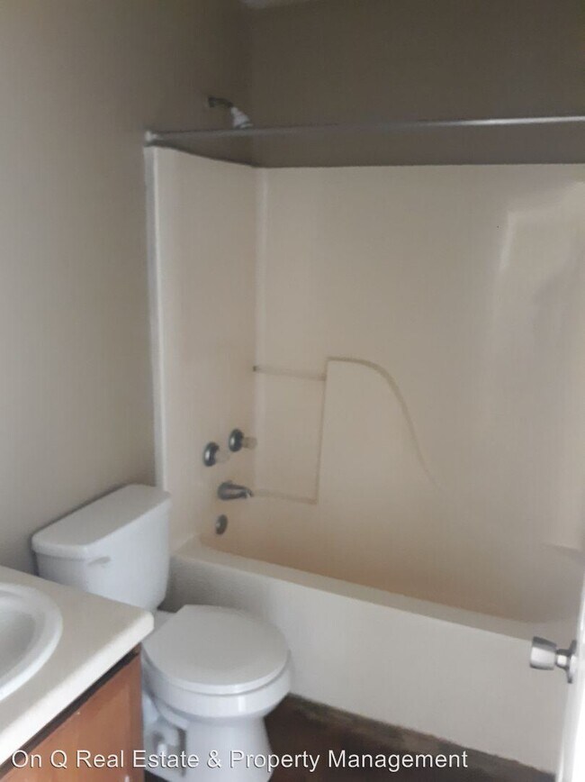 Foto del edificio - 2 br, 1 bath Apartment - 691 Jill