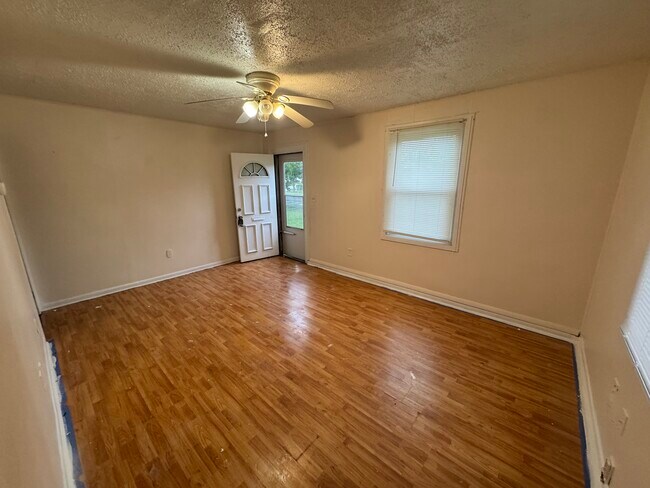 Foto del edificio - 1625 Wickham Ave