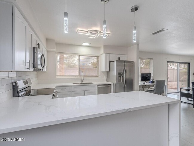 Building Photo - 5817 S Siesta Ln