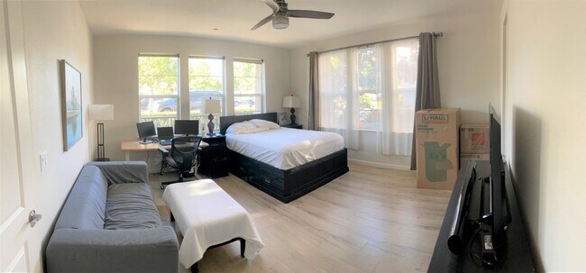 Foto del edificio - Gorgeous 4 Bed/4 Bath End Unit Condo with ...