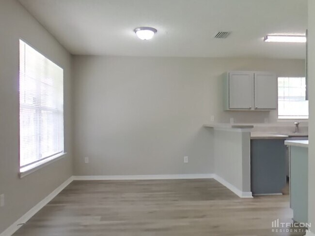 Building Photo - 2727 Fox Creek Dr E
