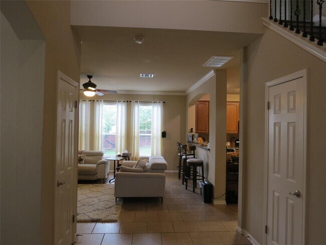 Foto del edificio - 402 Las Colinas Dr