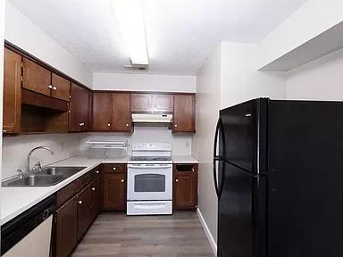 Foto del edificio - 5873 Laurel Oak Dr