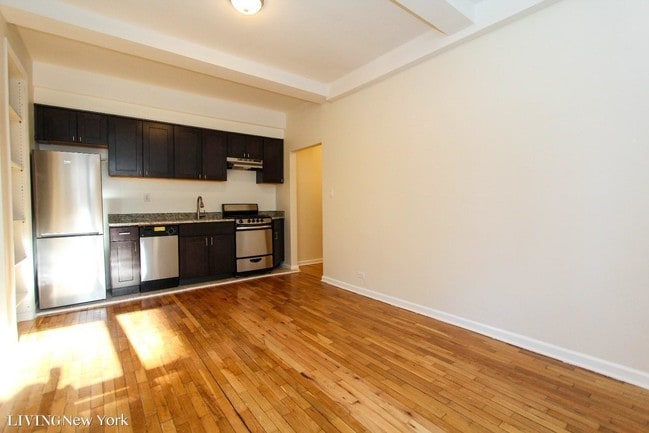 Foto del edificio - 5530 Netherland Ave