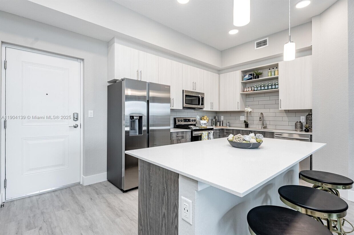 Foto principal - 9135 W Commercial Blvd