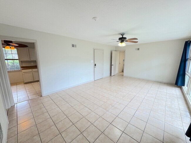 Building Photo - 106 Paradise Dr