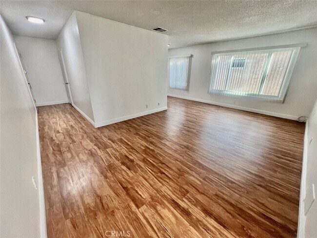 Foto del edificio - 616 S Fir Ave