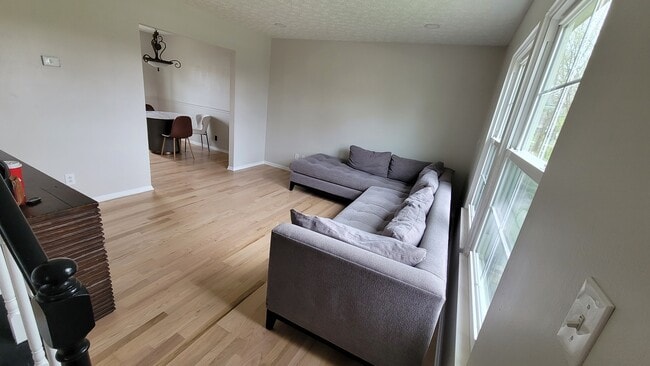 Building Photo - 6010 Almina Dr