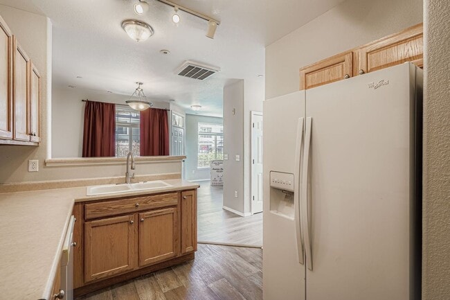 Building Photo - Move in Ready- Ground floor condo-Swimming Pool- Hot Tub and Fitness Center! Move in Special- $50...