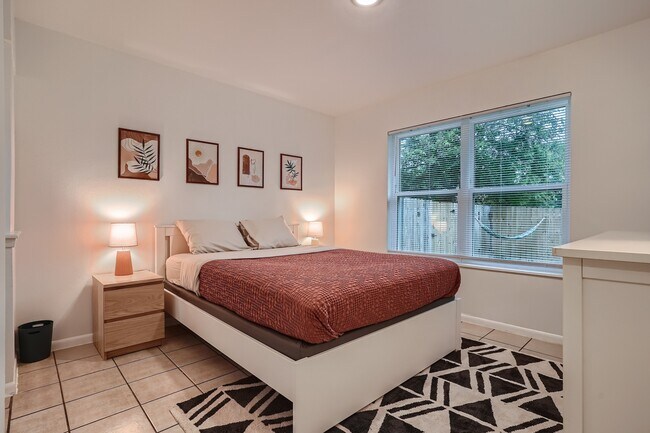 Foto del edificio - 1413 Rutland Dr