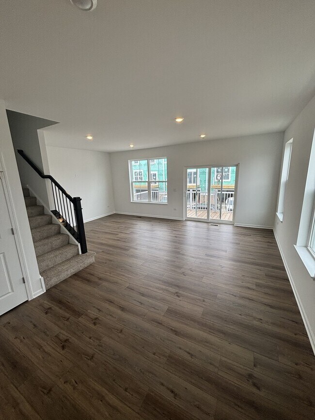 Foto del edificio - 7707 Nightshade Ln