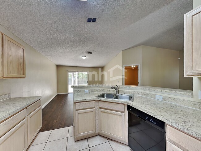 Building Photo - 70 Reeding Ridge Dr W