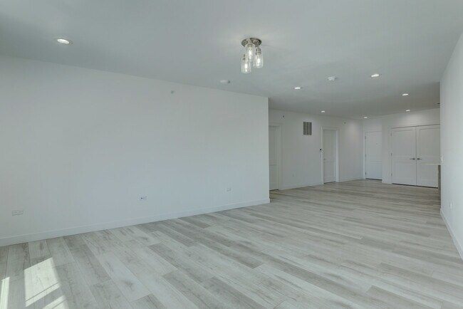 Foto del edificio - 8110 Lincoln Ave