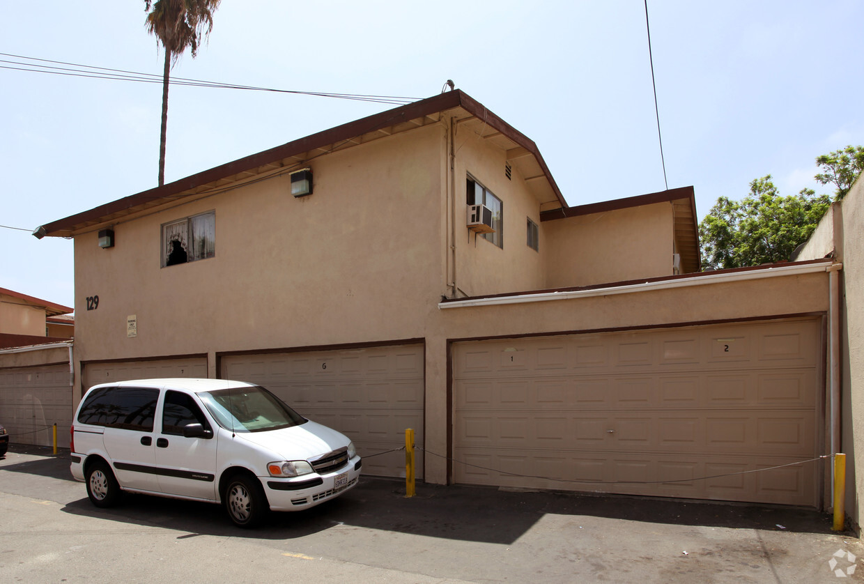 Building Photo - 129 E Wakefield Ave