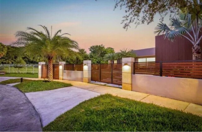 Building Photo - 223 S Shore Dr