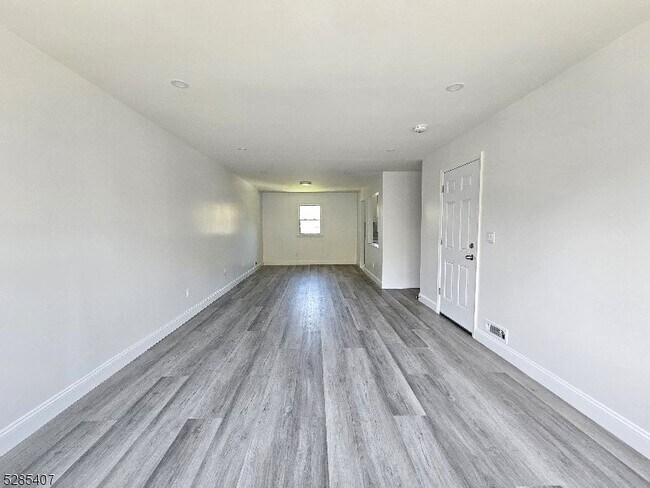 Building Photo - 317 Trotting Rd