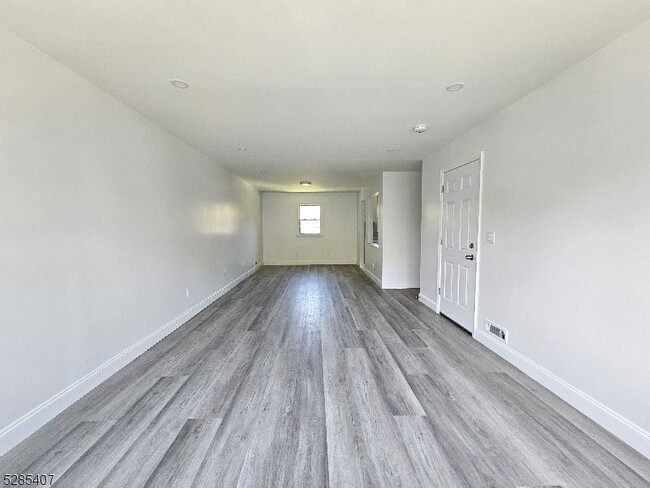 Foto del edificio - 317 Trotting Rd