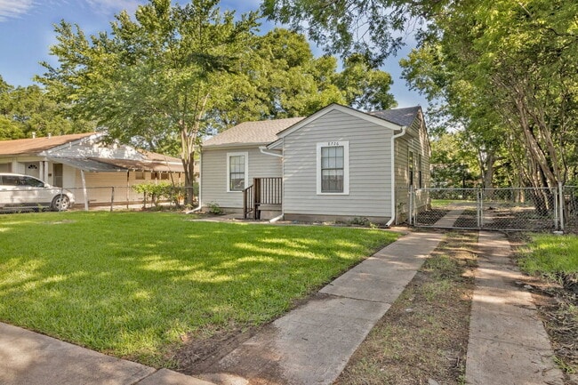 Building Photo - 8726 Eldon Dr
