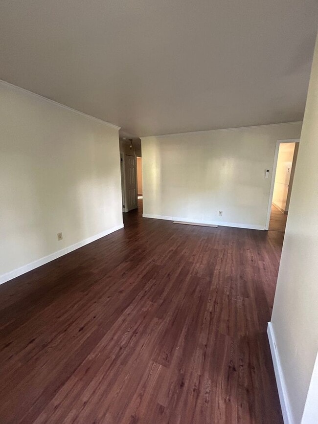 Building Photo - 3 bedroom, 2 bath Ranch House