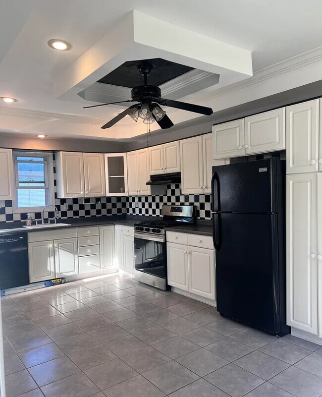 Foto del edificio - 391 Monmouth Ave