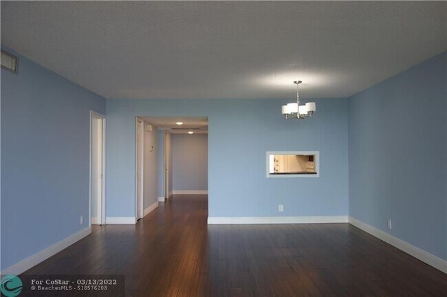 Building Photo - 3051 N Course Dr