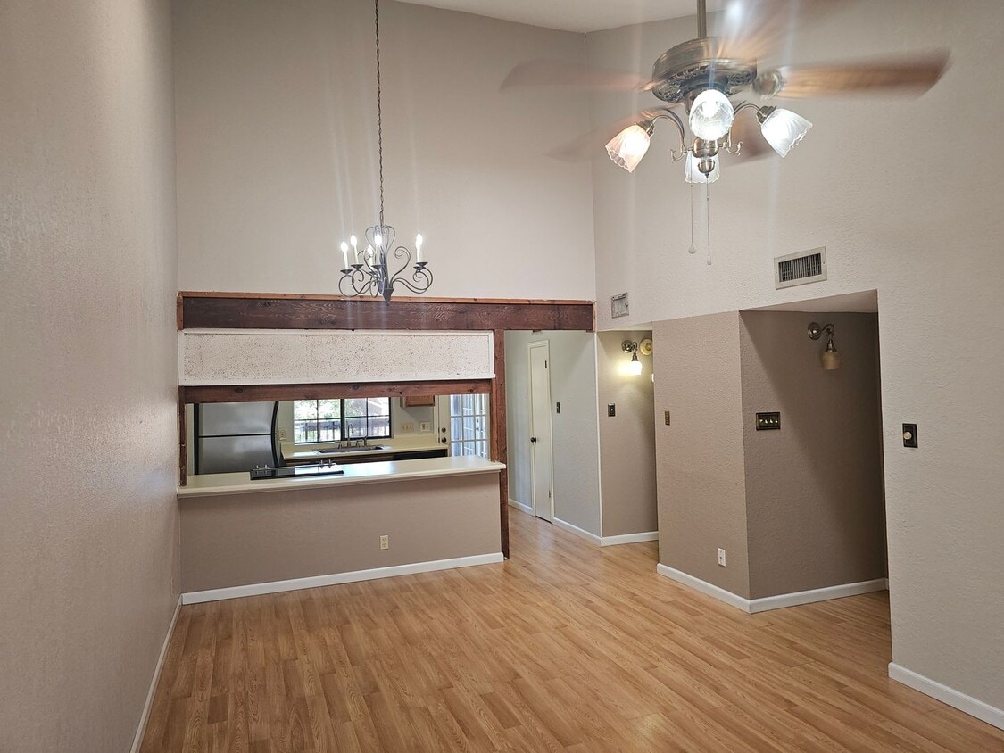 AWESOME 1 BEDROOM CONDO AVAILABLE IN THE MEDICAL CENTER! - AWESOME 1 BEDROOM CONDO AVAILABLE IN THE M...