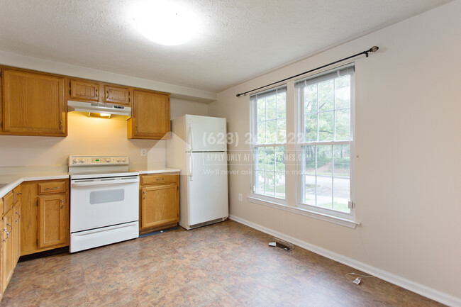Building Photo - 6072 Rock Glen Dr
