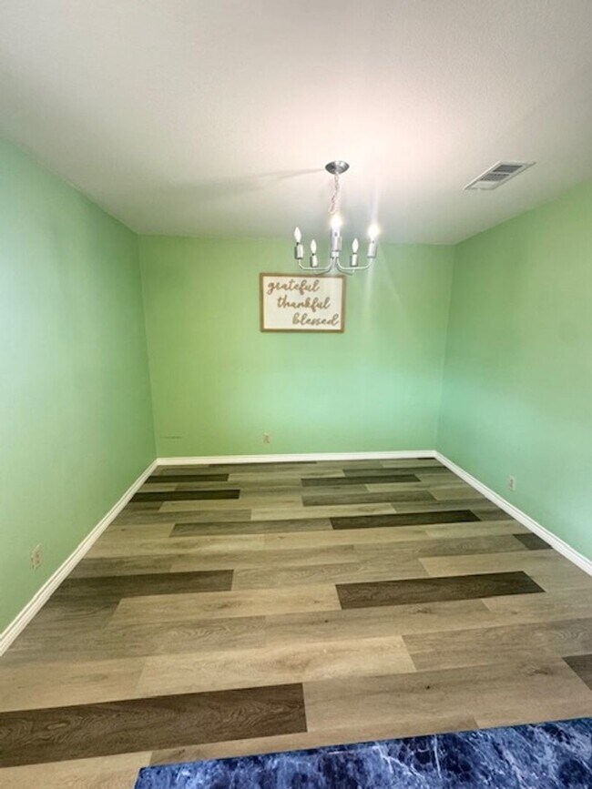 Foto del edificio - Cozy 3/1.5 Ready To Rent ASAP