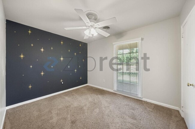 Building Photo - Unit