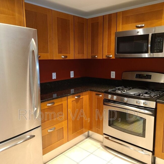 Foto del edificio - 2451 Midtown Ave