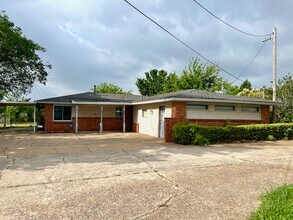 Building Photo - 904 W Hefner Rd