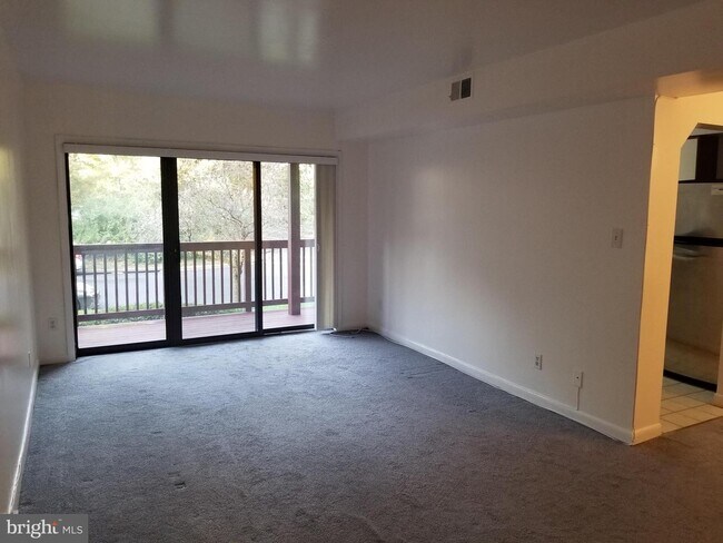 Foto del edificio - 2700 Dartmouth Rd