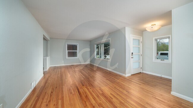 Foto del edificio - Immaculate rancher near Patty Jewett Neighborhood