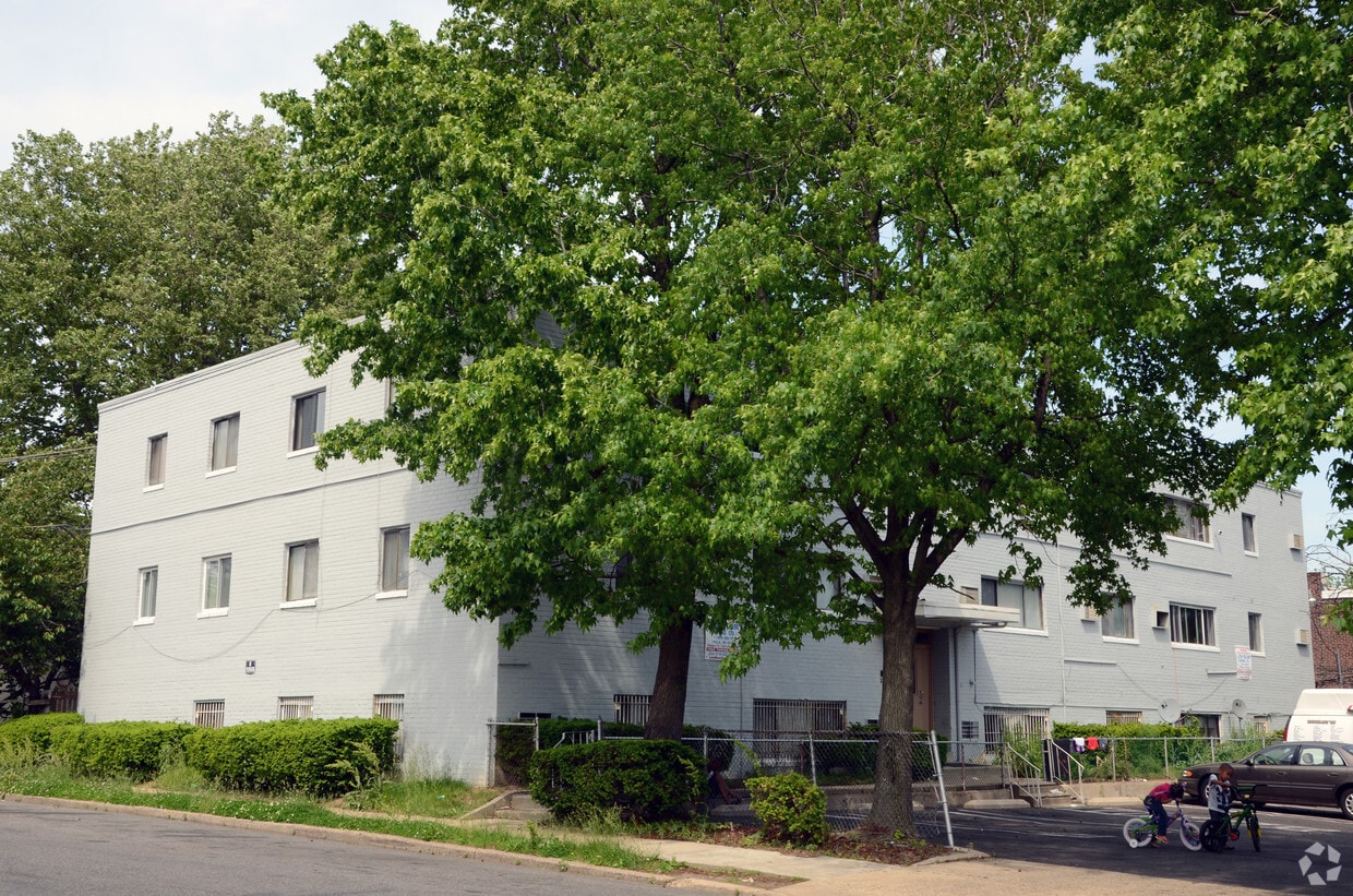 Primary Photo - 4827-4835 N 6th St