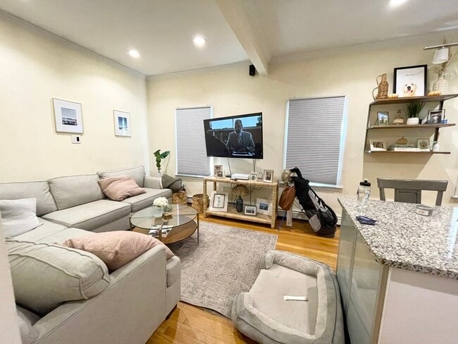 Building Photo - 174 Bolton St