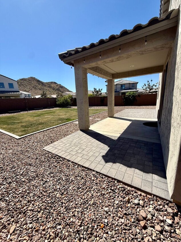 Building Photo - BEAUTIFUL Home in San Tan Valley with Mountain View’s! A Must See!