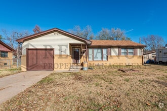 Building Photo - 900 N Brownthrush Ln