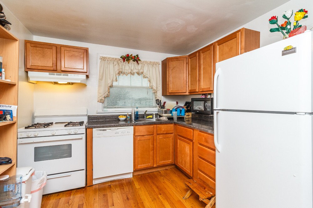 Primary Photo - 4244 W Nelson St