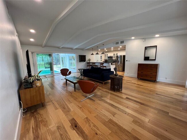 Building Photo - 1810 Brentwood Dr
