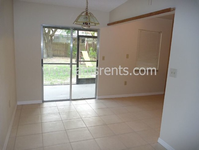 ~~3/2 Home W/1 car Garage &amp; Ceramic Ti... photo'