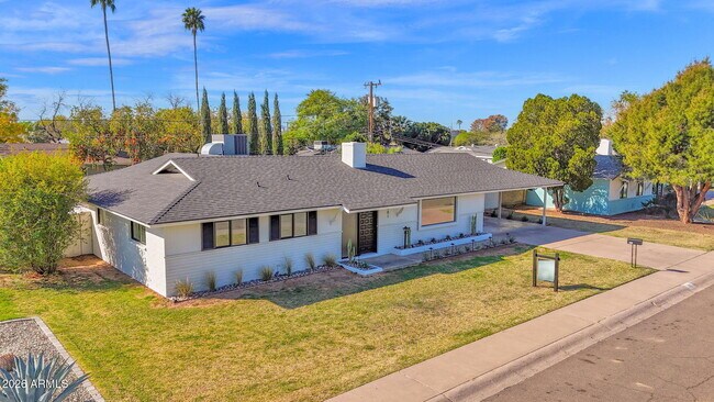 Building Photo - 501 W Seldon Ln