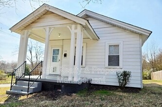 Building Photo - 1104 W Webb Ave