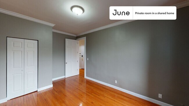 Foto del edificio - Private bedroom in 4 bed/2 bath Home