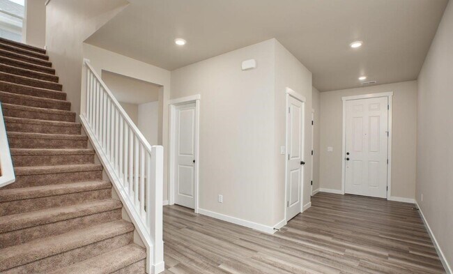 Building Photo - Do Not Miss This One! Beautiful House, Great Area!