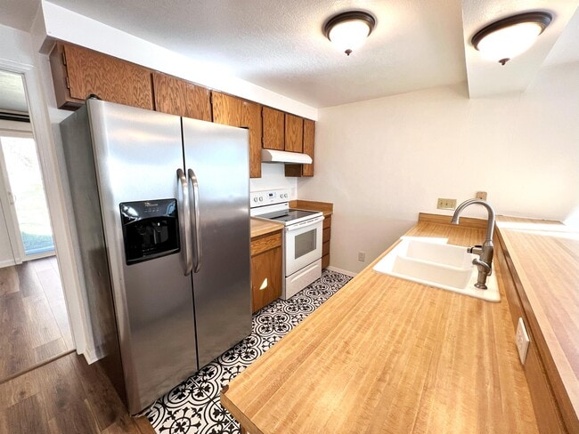 Photo - 3316 Riverside Dr Townhome