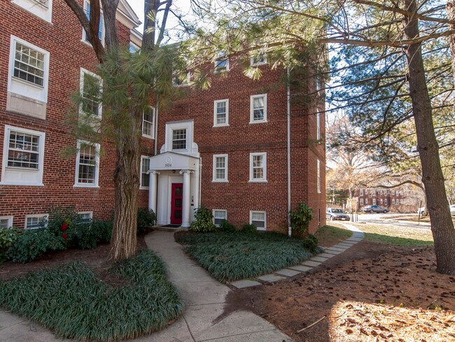 Building Photo - 3824 Porter St NW
