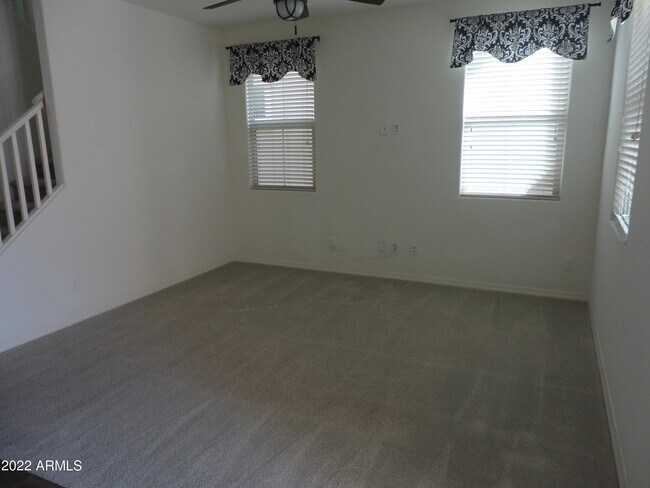 Foto del edificio - 2246 S Basmath Ln