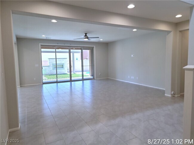 Foto del edificio - 905 Claystone Ridge Ave